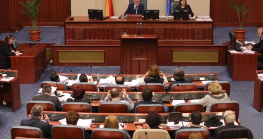 Opozita dorëzon në parlament nismën për mocion mosbesimi ndaj Zoran Zaev