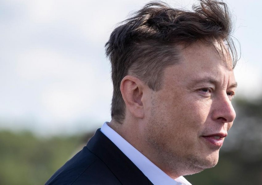 Musk pyet ndjekësit në Twitter: T'i shes aksionet e Tesla-s apo jo? 