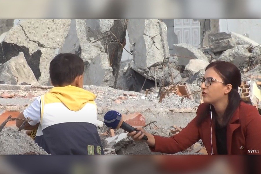 VIDEO prekëse/ Rrëfimi i 8-vjeçarit mbi rrënojat e shtëpisë së shembur
