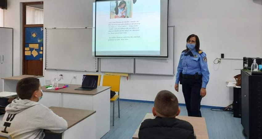 Policia në Mitrovicë mban ligjërata në shkolla, teme diskutimi “Bullizmi”