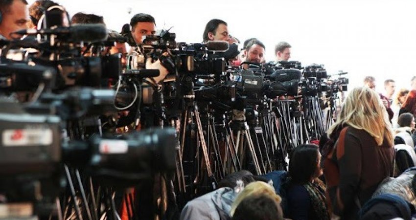 “Alarmante, nevojitet një ndryshim”, reagimet e ndërkombëtarëve në Kosovë pas regresit prej 19 vendesh në lirinë e medias  Reporteri