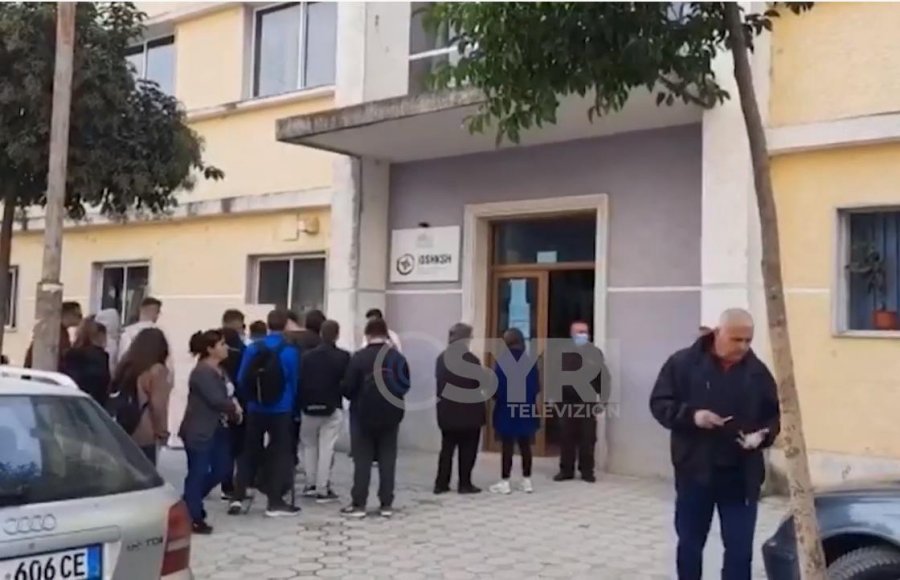 VIDEO-SYRI TV/ Shpërthen Covid në shkollat e Beratit, fshihet numri i nxënësve të infektuar