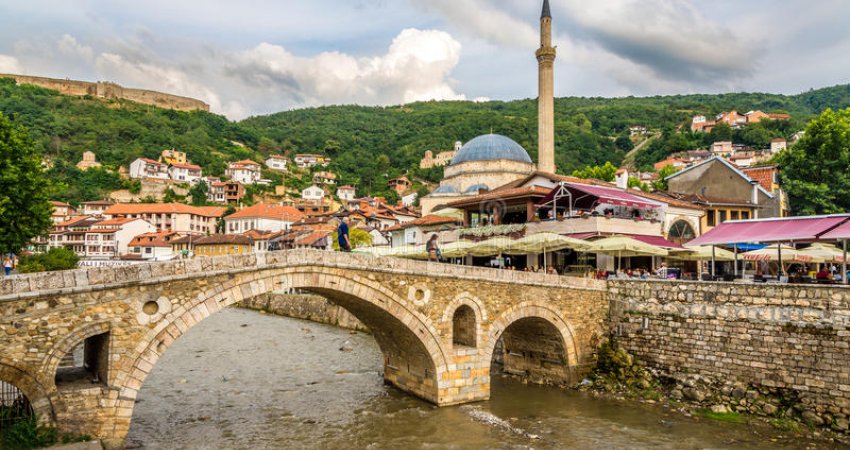 Përplasje mes vëzhguesve në Prizren 