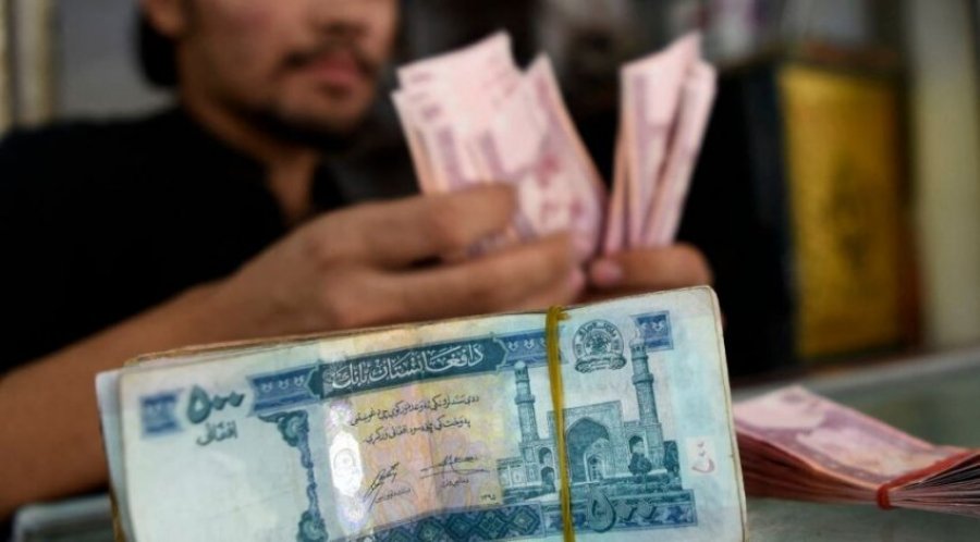 Valuta afgane shënon rënien më të madhe në dy dekada
