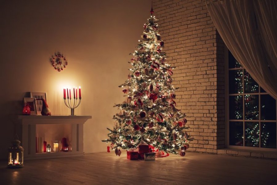 Gjatë gjithë jetës sonë kemi vendosur dritat e gabuara në pemën e Krishtlindjes?