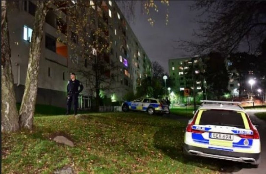 Ngjarje e rëndë në ​Suedi: Babai godet me thikë dhe më pas i hedh fëmijët nga ballkoni