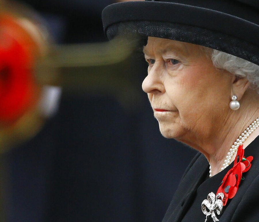 Cila pjesë e trupit tradhëtoi sëmundjen e mbretëreshës Elizabeth?!