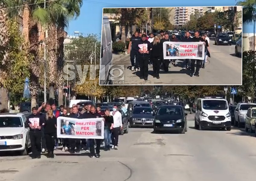VIDEO/ Familjarët e 8-vjeçarit largohen nga burgu i Vlorës e marshojnë drejt qendrës së qytetit