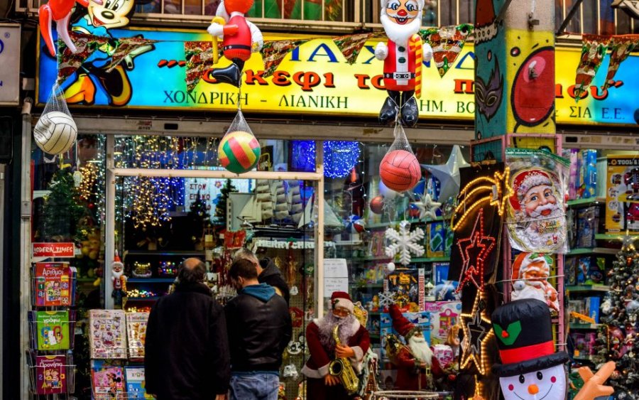 Greqi, hyjnë në fuqi kufizime të reja për të shpëtuar Krishtlindjet