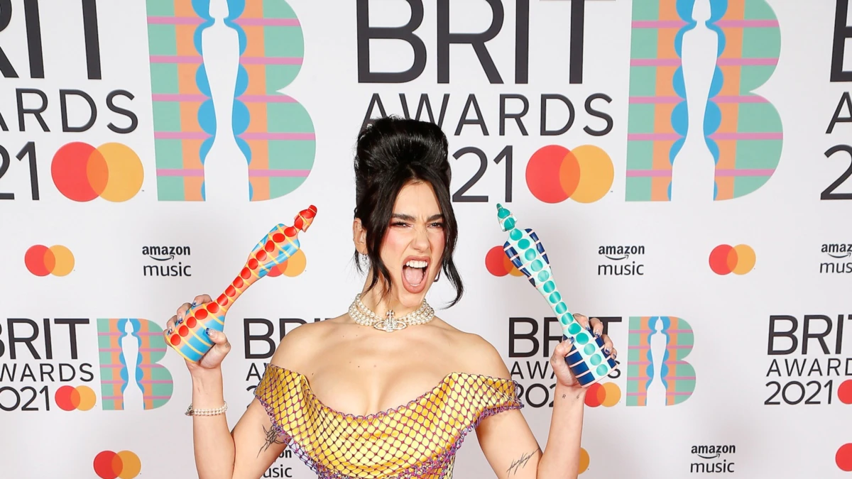 Dua Lipa fiton çminin artistja më e mirë, por Brit Awards bën ndryshimin drastik