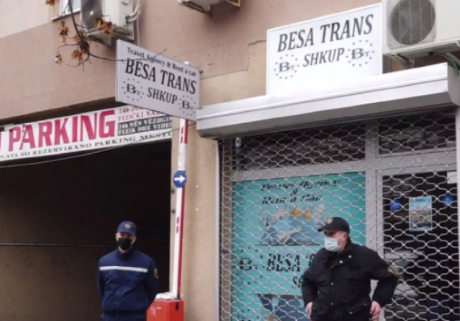 VIDEO/ Shkup, policia rrethon zyrën e 'Besa Trans', ku janë mbledhur të afërmit e viktimave