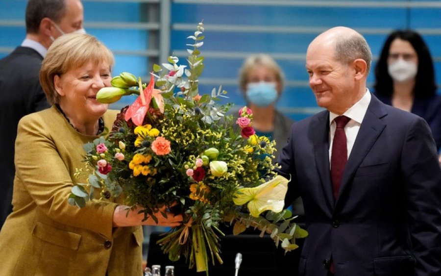 Auf Wiedersehen Angela! Koalicioni trepalësh nënshkruan paktin qeverisës 