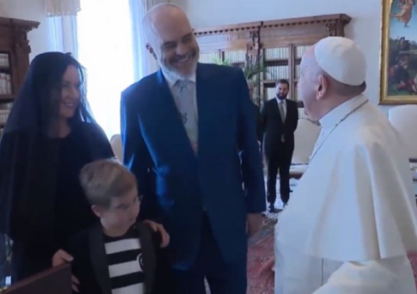 VIDEO/ Rama, Zaho, Linda dhe... Endri Fuga te Papa Francesku