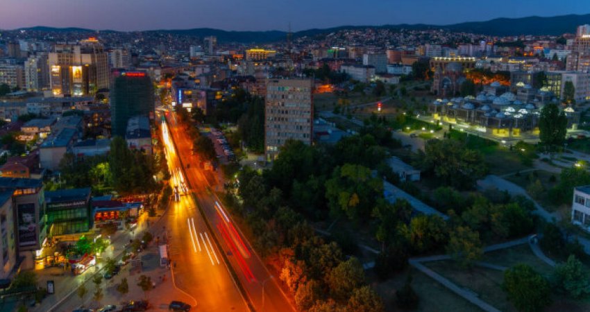 Ambasadat në Kosovë paralajmërojnë punëtorët që t’i shmangin qendrat tregtare në Kosovë