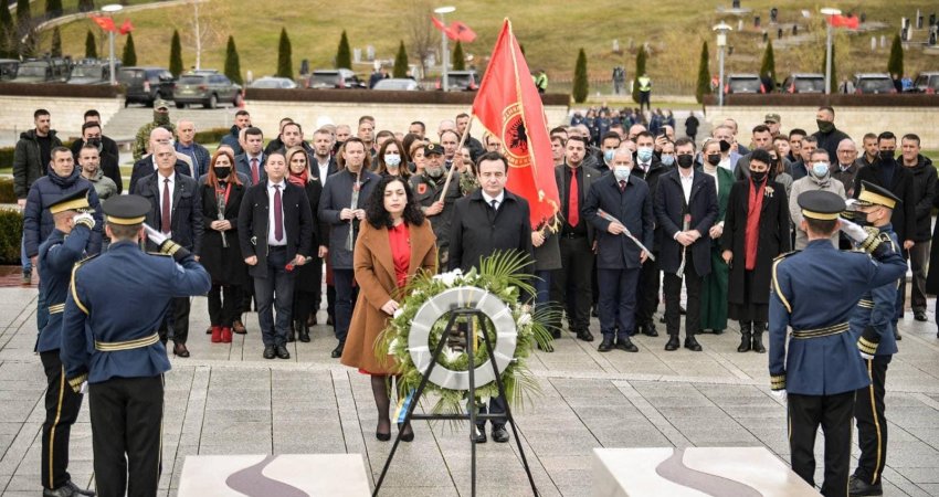 Kurti uron 28 Nëntorin: Le të punojmë pa ndalur që shqiptarët të krenohen me kombin e tyre