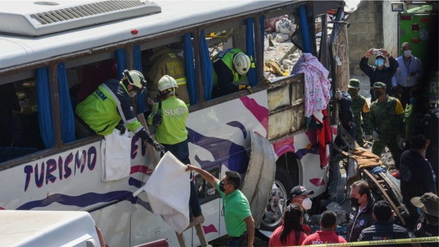Autobusit i këputen frenat, 19 të vdekur në Meksikë