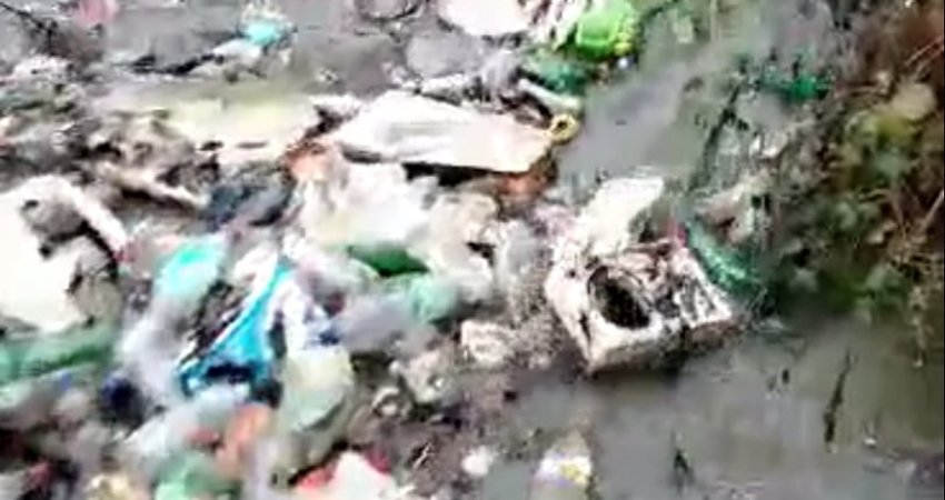 Skandal: Lumi i Shtimës mbulohet nga mbeturinat