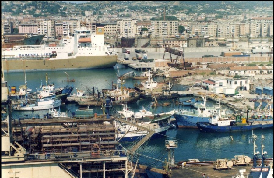 Moti i keq/ Porti i Durrësit njoftim për lundërtarët: Të tregojnë kujdes gjatë…