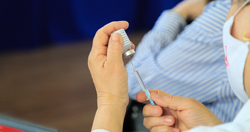 'Moderna' ka shqetësime për efikasitetin e vaksinës ndaj Omicronit