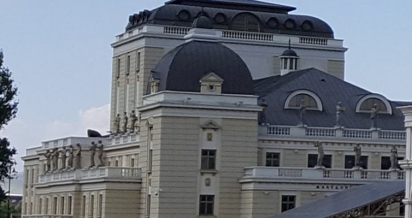 Pas alarmit për bombë, Teatri Kombëtar anluon shfaqjen në Shkup