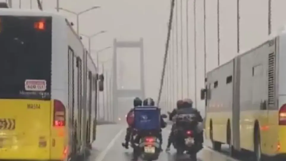 Autobusët formojnë 'mur' në urë në Turqi për të mbrojtur motoçiklistët nga era