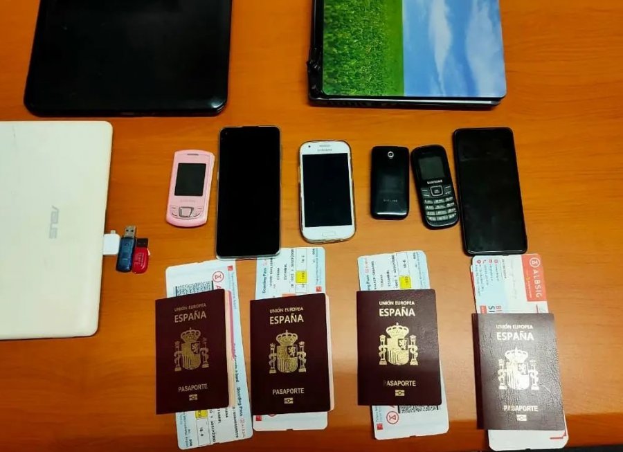 Çifti me dy fëmijë zbulohet në Rinas me pasaporta falso, arrestohet falsifikatori që mori 25 mijë euro