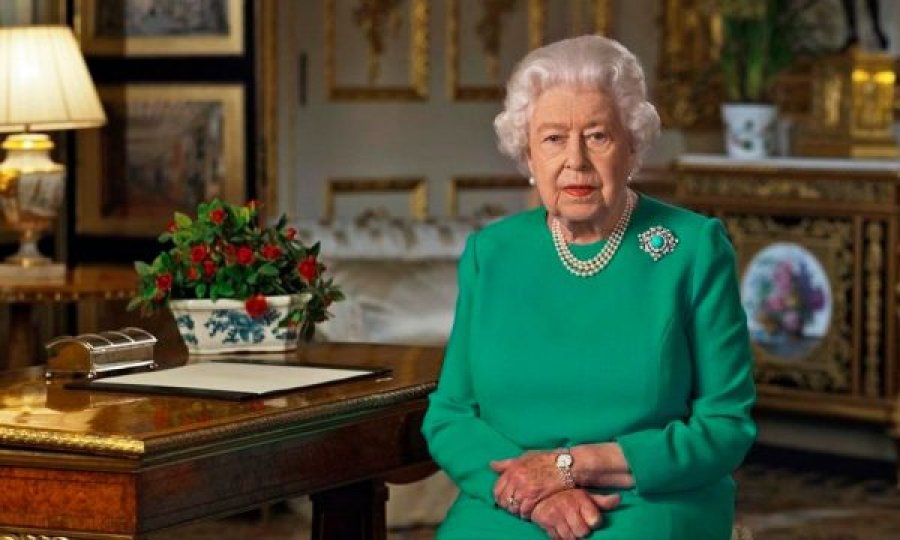 Mbretëresha Elizabeth II kaloi një natë në spital