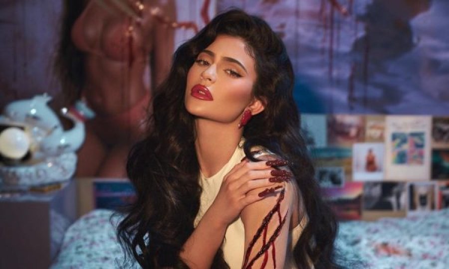 Kylie Jenner djeg rrjetin me fotot e fundit për 'Nightmare On Elm Street'