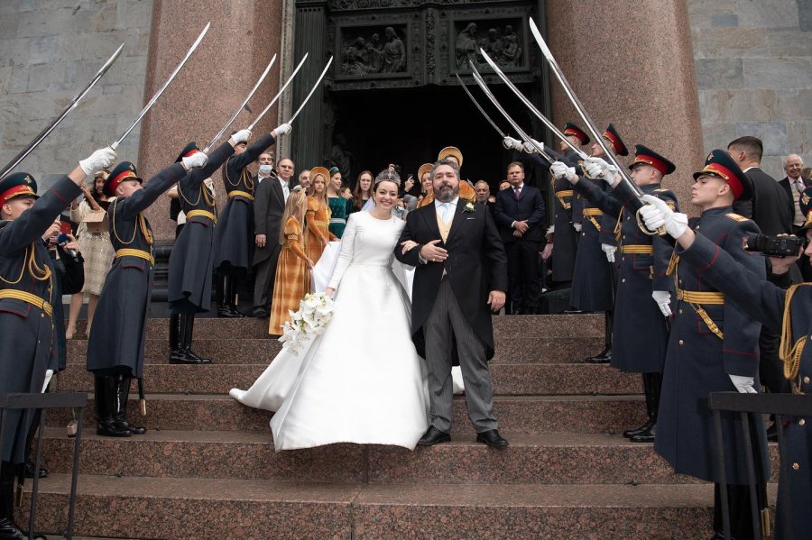 FOTO/ Princ Leka dhe Elia marrin pjesë në dasmën e 'carëve' Romanov në Rusi