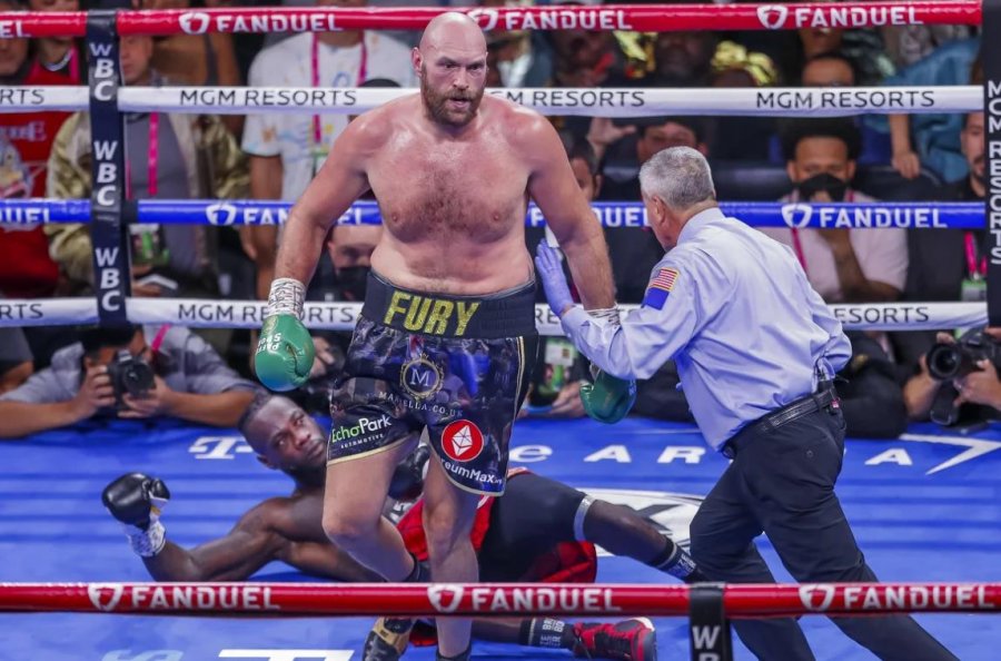 VIDEO/ Tyson Fury konfirmohet kampion bote i peshave të rënda, mposht me ‘KO’ Deontay Wilder