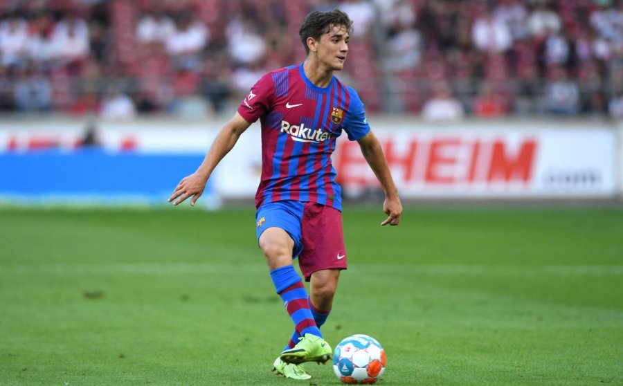 Barcelona mbërthen talentet e reja, mesfushori drejt rinovimit të kontratës
