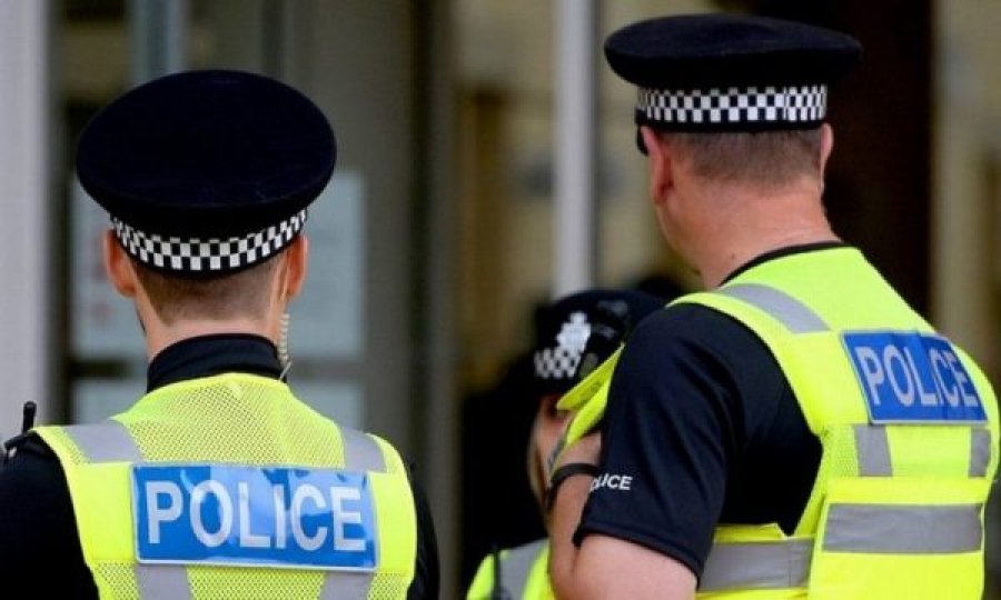 Oficerë të policisë në Mbretërinë e Bashkuar po përballen me qindra ankesa për sulme seksuale