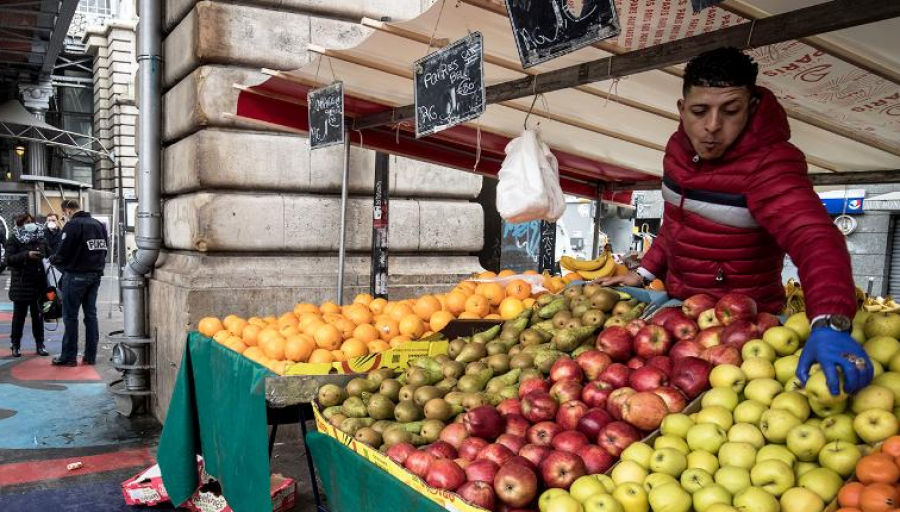 Duke filluar nga janari Franca ndalon paketimin plastik për frutat dhe perimet