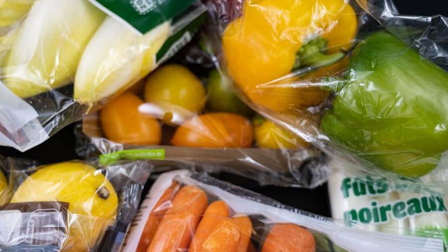Franca do të ndalojë paketimin me qese plastike për 30 fruta dhe perime