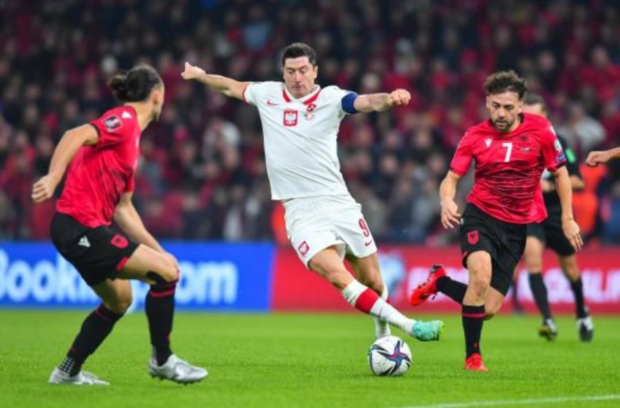 ‘Më rrinin 2-3 lojtarë afër’, Levandovski parashikon ndeshjen e ardhshme të kuqezinjve: Me Anglinë...