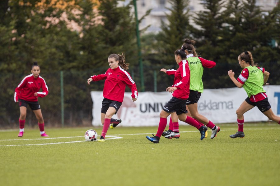 Futboll Femra/ Shqipëria U-19 përgatitet për kualifikueset e Kampionatit Europian 2022