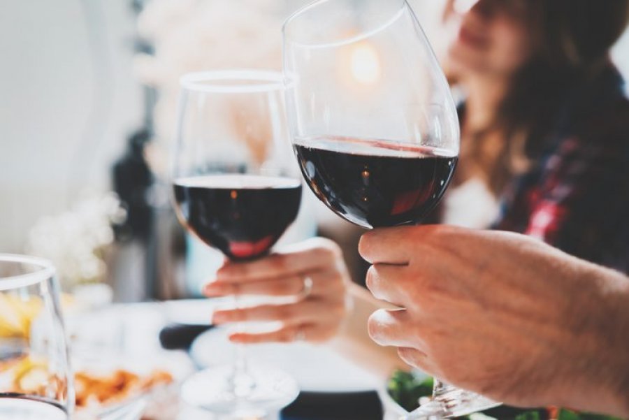 Një studim i ri hedh poshtë studimin e mëparshëm: Një gotë verë është e shëndetshme