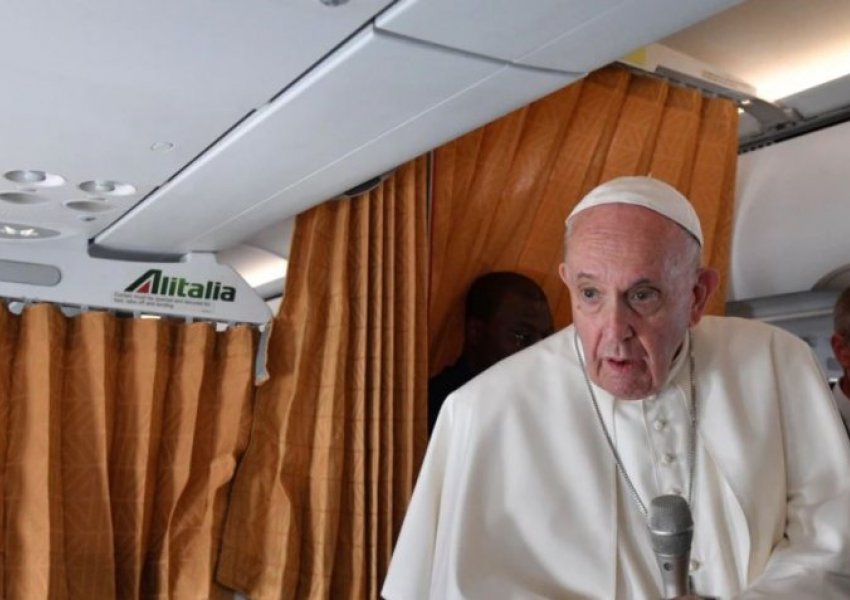 Papa Françesku do të vizitojë emigrantët në Greqi
