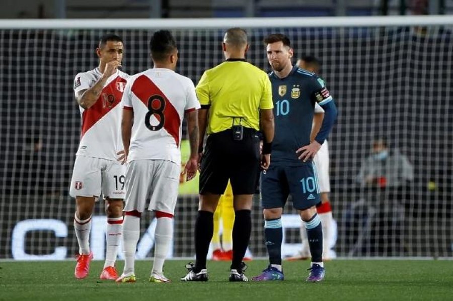Messi sulmon arbitrin e ndeshjes me Perunë: E bën gjithmonë, duket si e qëllimshme