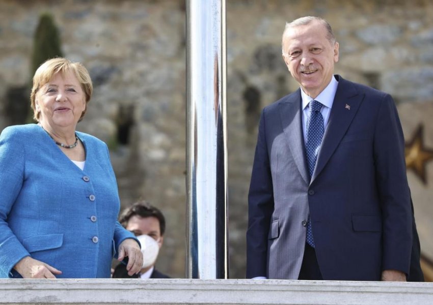 Merkel nuk i kursen kritikat për Erdogan: Po cënoni të drejtat dhe liritë e njerëzve, kërkojmë zgjidhje