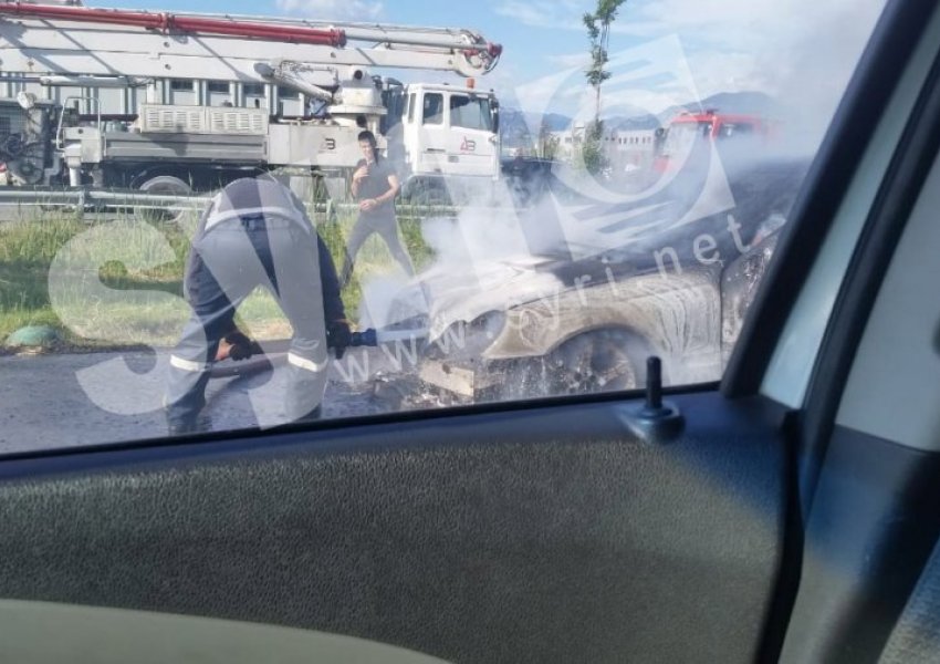 Shkrumbohet nga flakët makina në autostradën Tiranë-Durrës 