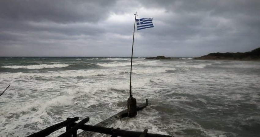 Me litar mes ujit të rrëmbyer, momenti dramatik kur shpëtohet familja në Greqi