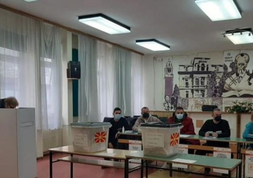 Përfundon procesi i votimit në Maqedoninë e Veriut, pjesëmarrja 50%