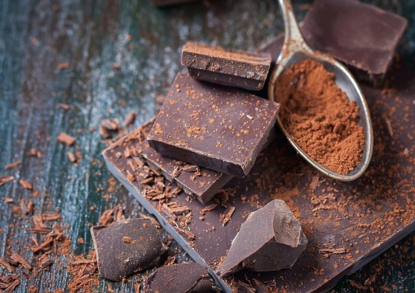 Çokollata e zezë zvogëlon problemet e zemrës, presionin e gjakut dhe sheqerin në gjak