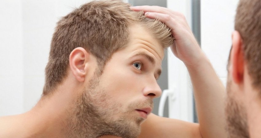 Tregon studimi: Ushqimet e yndyrshme shkaktojnë rënien e flokëve