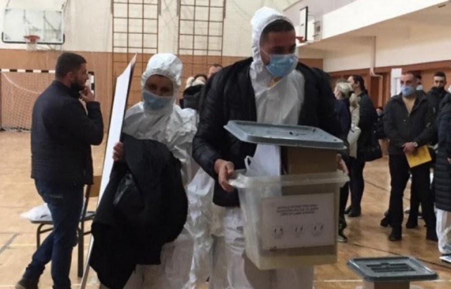 Kosovë: Kutitë e votimit shkojnë edhe në shtëpitë e të sëmurëve me COVID