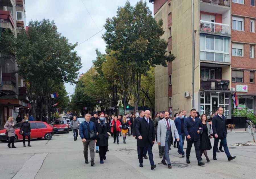 Mitrovicë, anëtarët e 'Listës Serbe' i drejtohen së bashku kutive të votimit