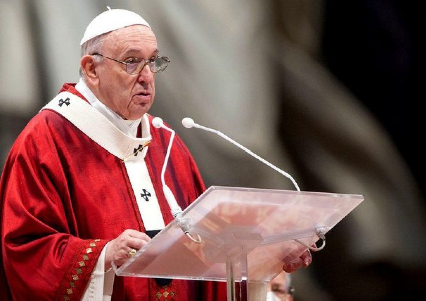 Papa kërkon një rrogë universale për të pamundurit: Po shkojmë drejt humnerës