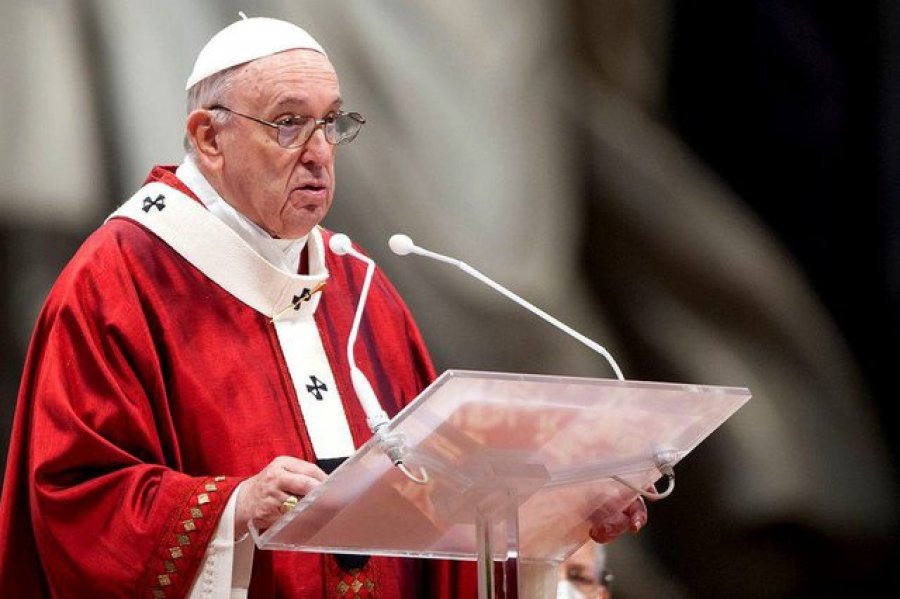 Papa kërkon një rrogë universale për të pamundurit: Po shkojmë drejt humnerës