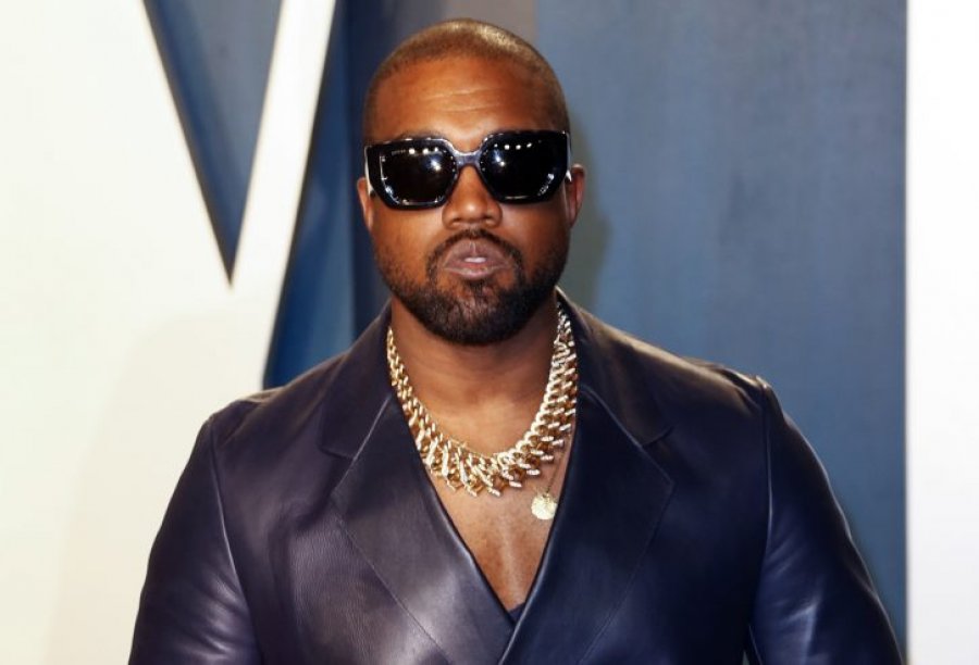 E frikshme: Kanye West habit me një maskë të çuditshme në fytyrë 
